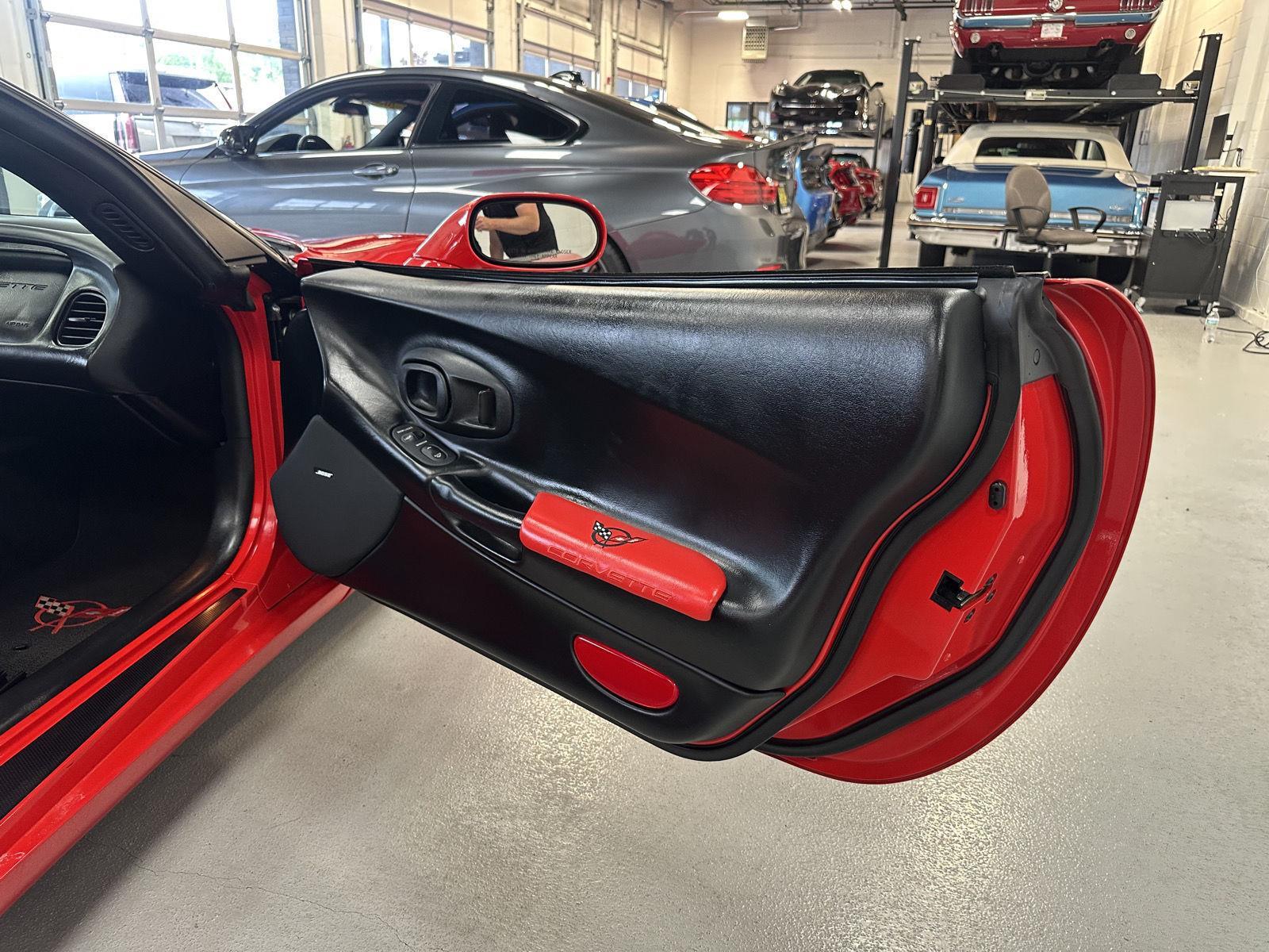 2002 Chevrolet Corvette Base - Photo 9