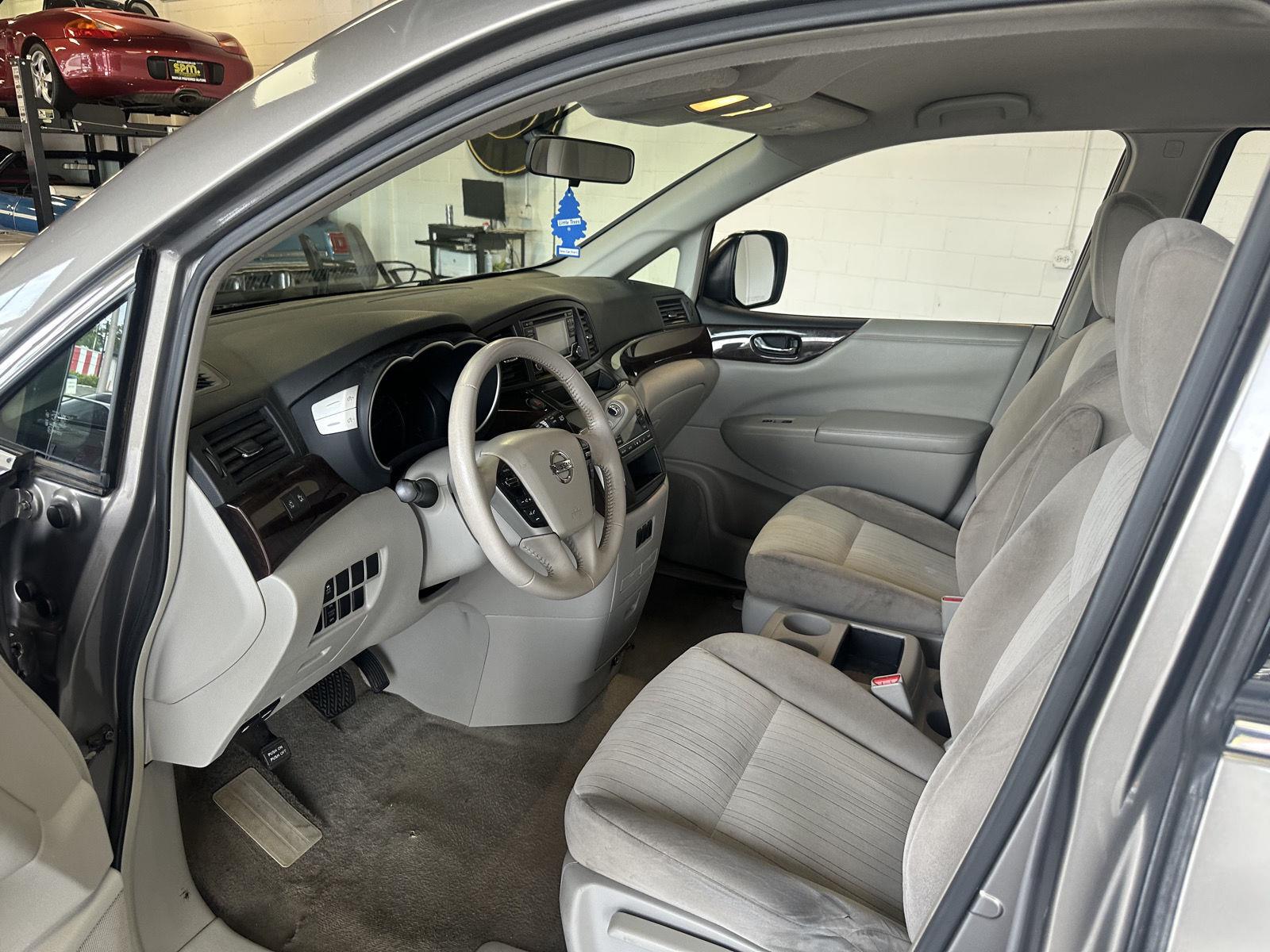 2016 Nissan Quest 17