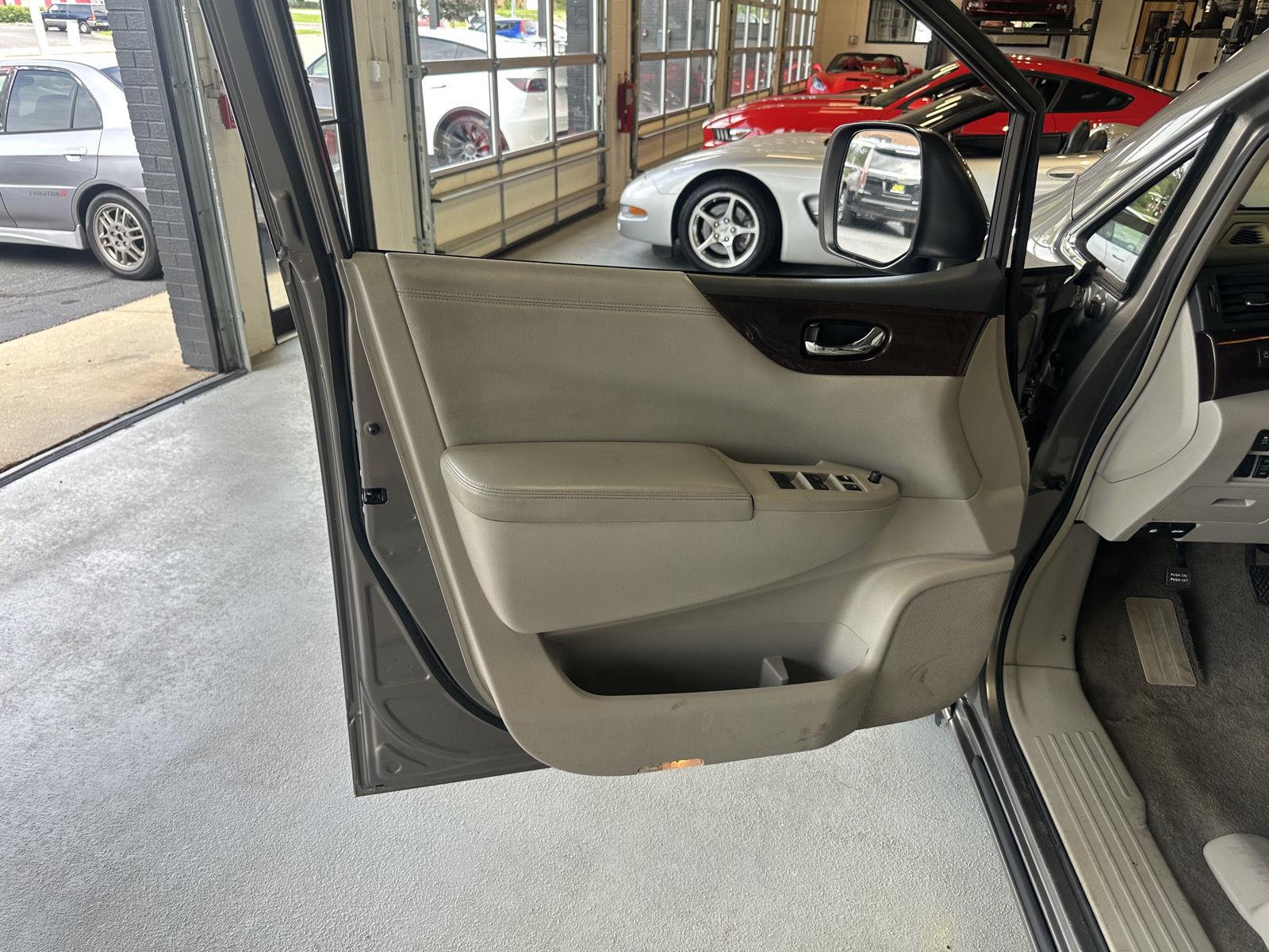 2016 Nissan Quest 18