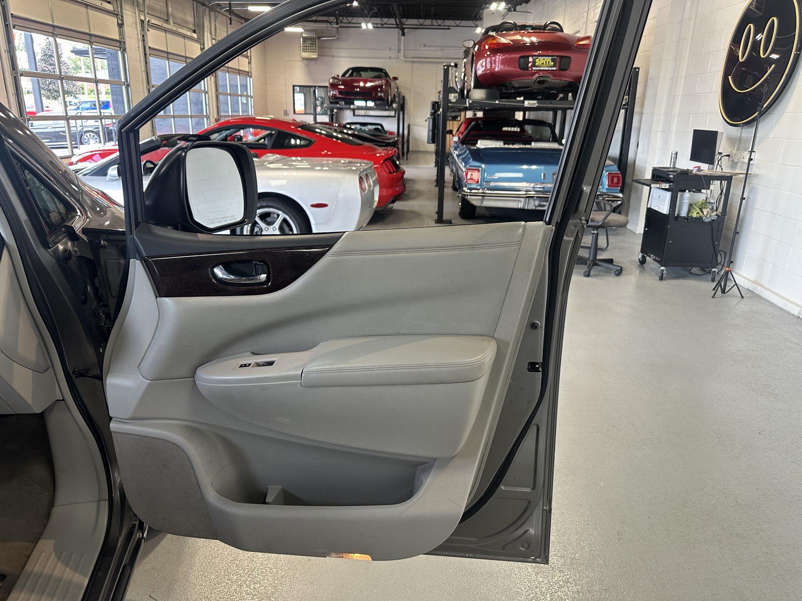 2016 Nissan Quest 21