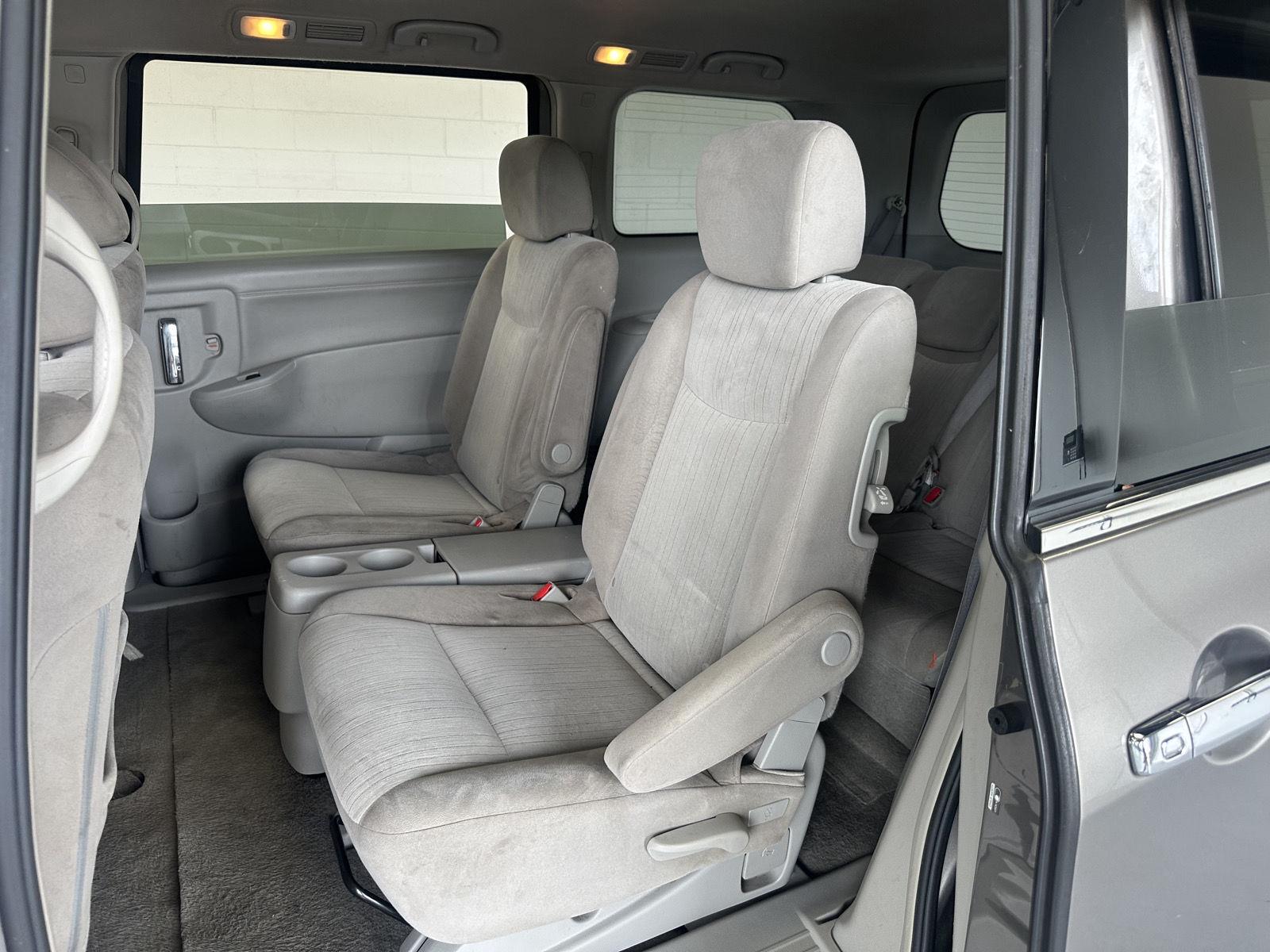 2016 Nissan Quest 23