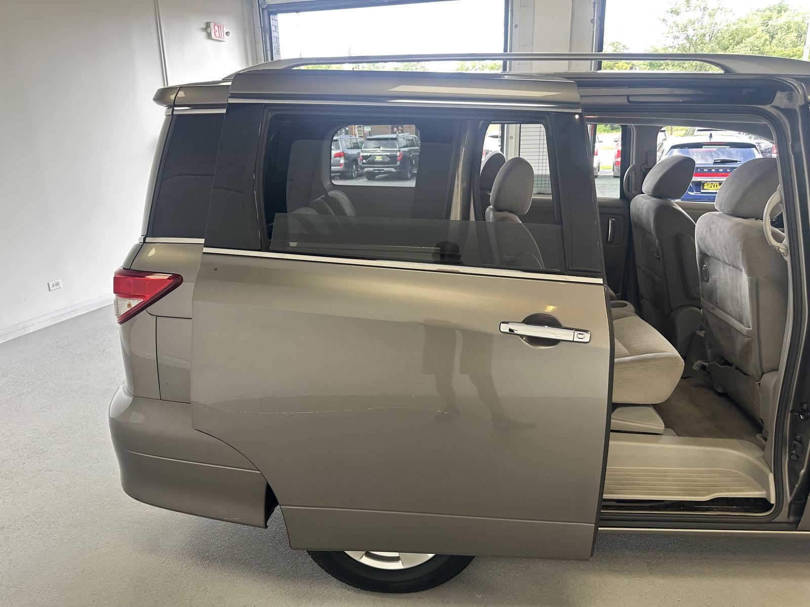 2016 Nissan Quest 27