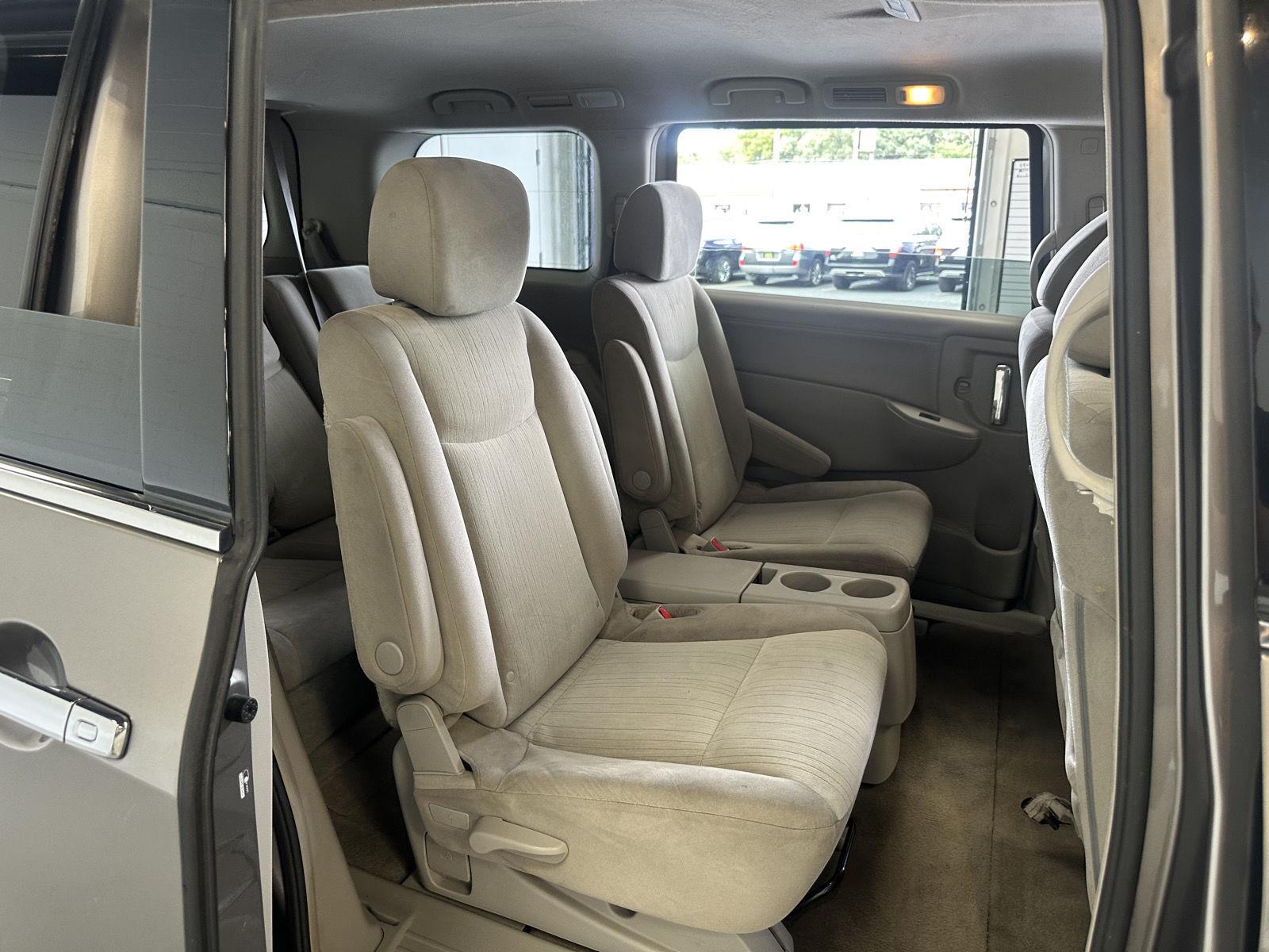2016 Nissan Quest 28