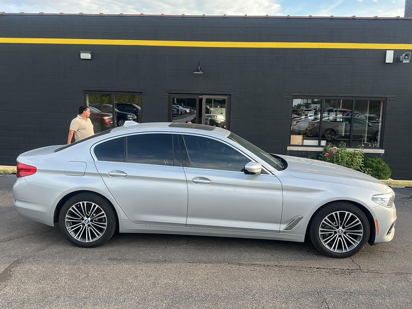 2020 BMW 5 Series 530i - Photo 6