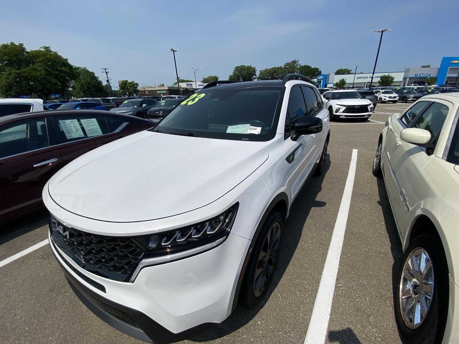 Glacial White Pearl 2023 Kia Sorento SUV / Crossover All-Wheel Drive 8-Speed Automatic