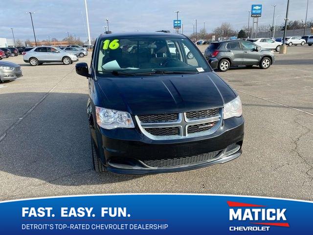 Brilliant Black Crystal Pearlcoat 2016 Dodge Grand Caravan Minivan Front-Wheel Drive 6-Speed Automatic