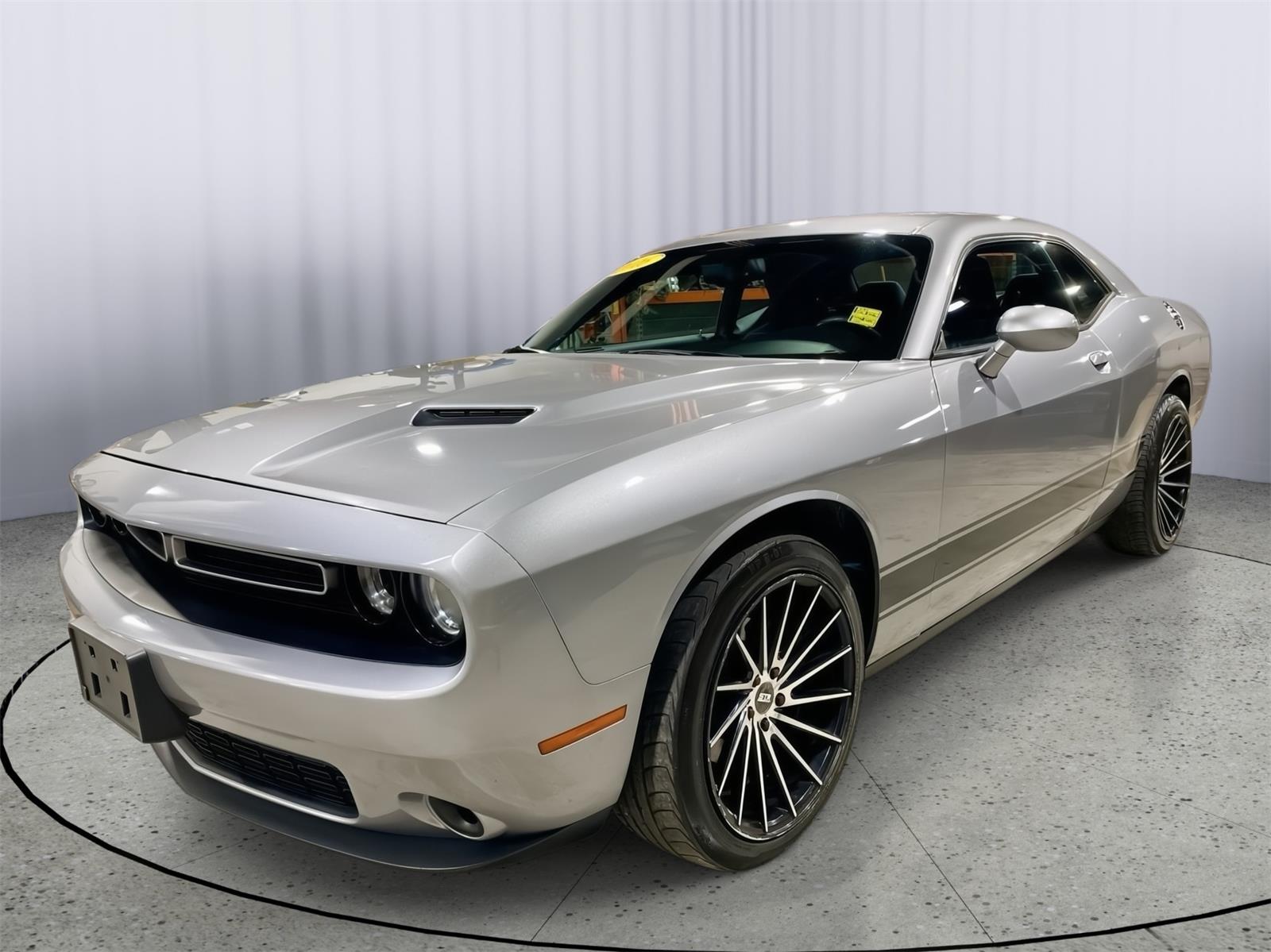 2016 Dodge Challenger SXT photo 3