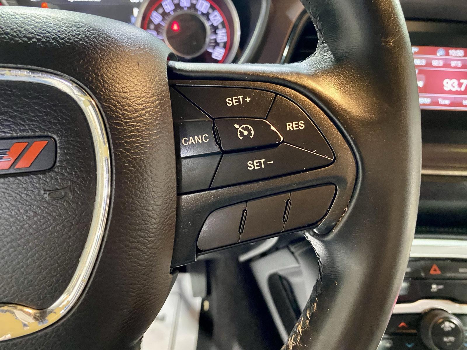 2016 Dodge Challenger SXT photo 25