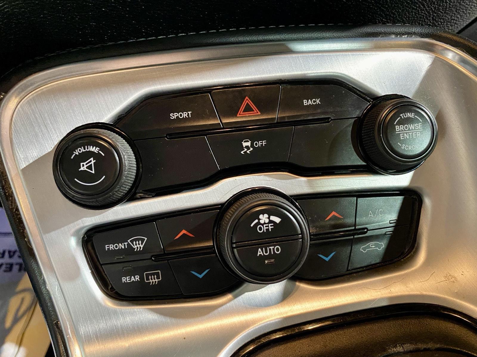 2016 Dodge Challenger SXT photo 26