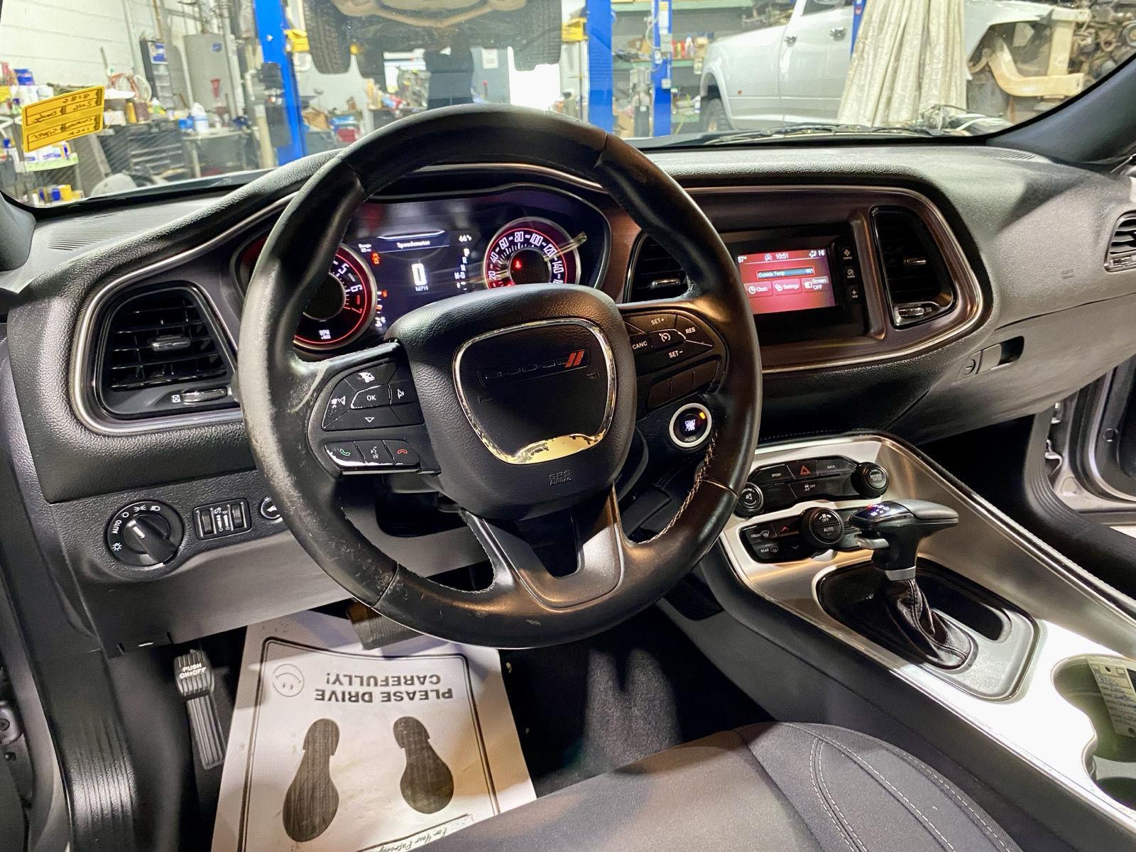 2016 Dodge Challenger SXT photo 8