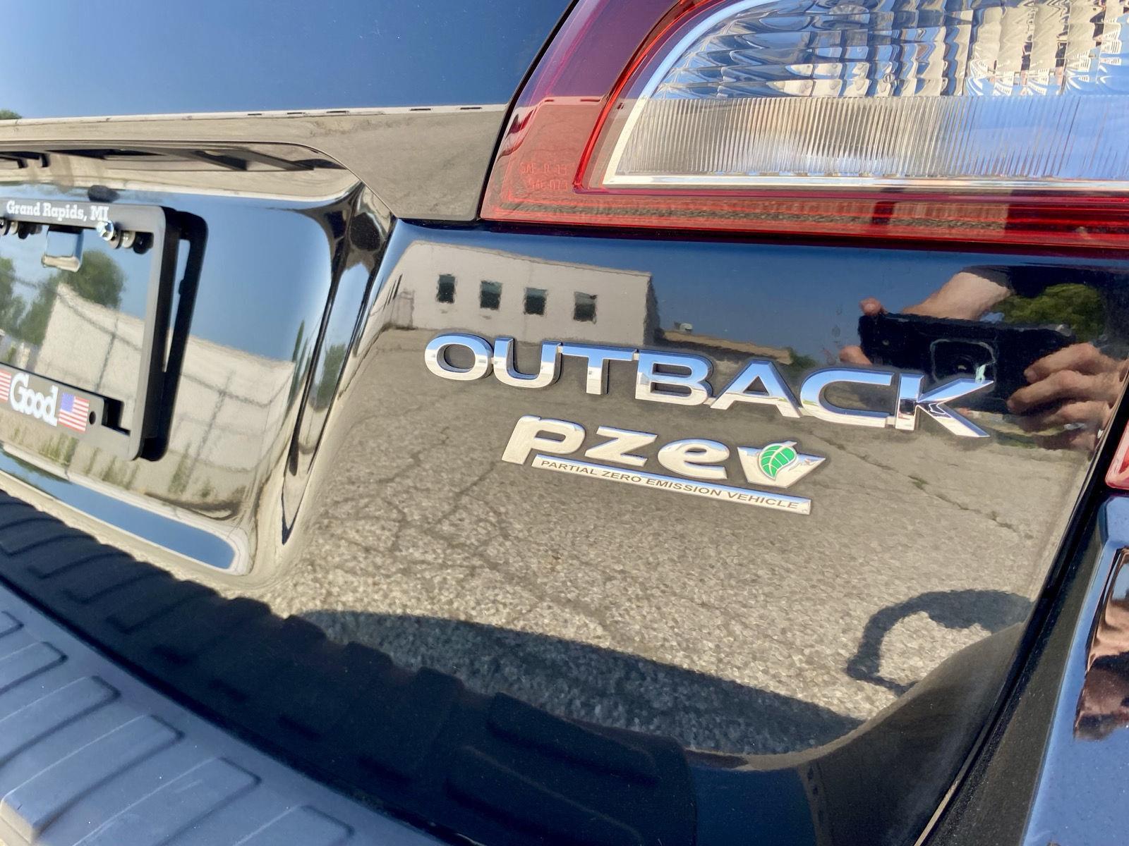 2017 Subaru Outback Limited photo 27