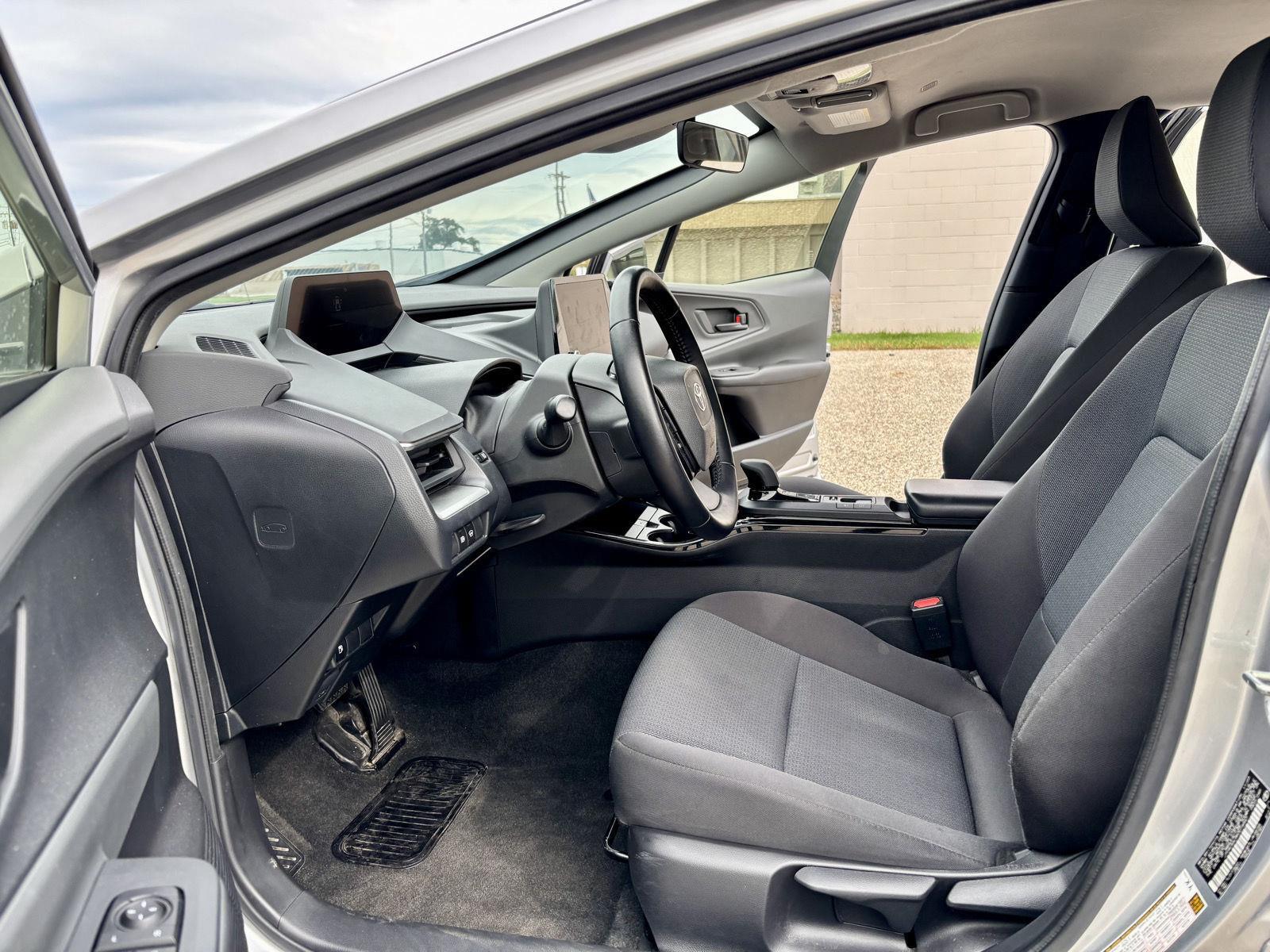 2024 Toyota Prius LE photo 2