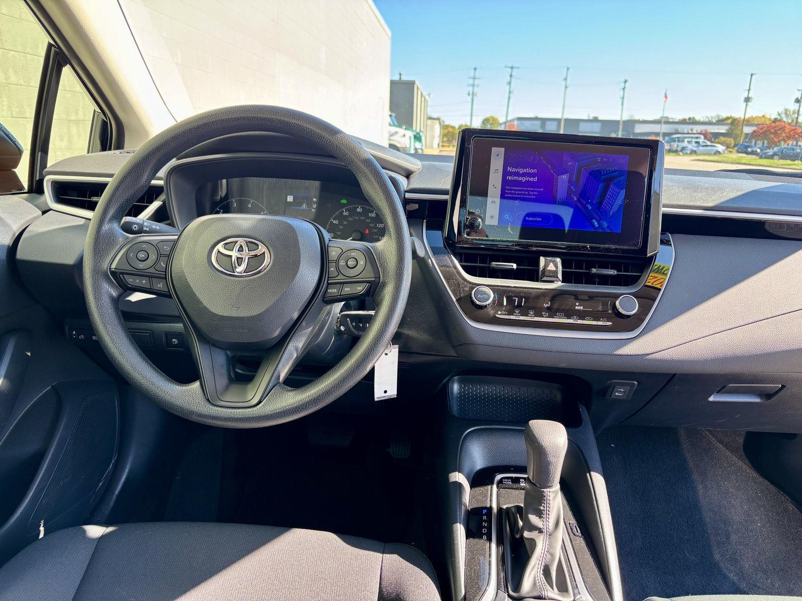 2025 Toyota Corolla Hybrid LE photo 3