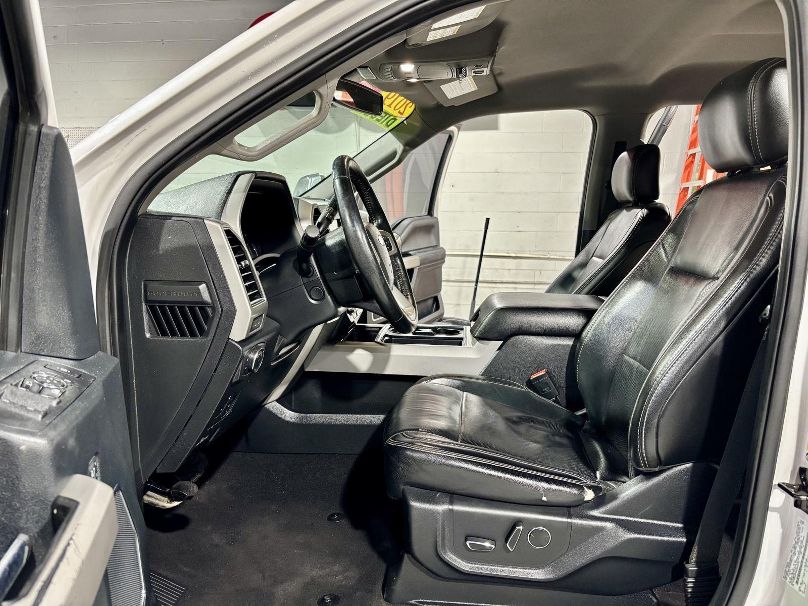 2019 Ford F-450 Super Duty Lariat's photo