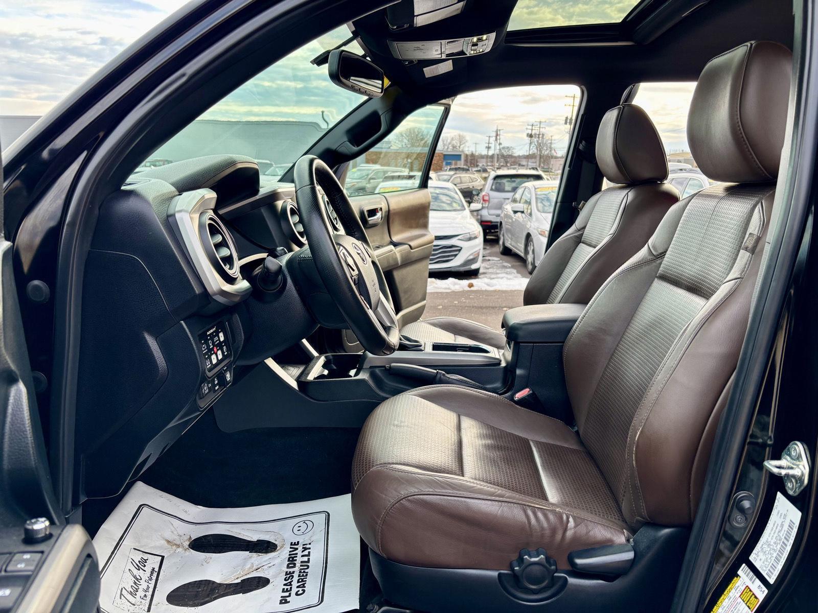 2017 Toyota Tacoma Limited's photo