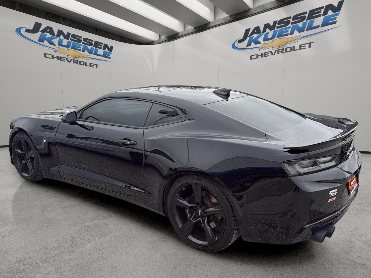 Black 2018 Chevrolet Camaro Coupe Rear-Wheel Drive 8-Speed Automatic