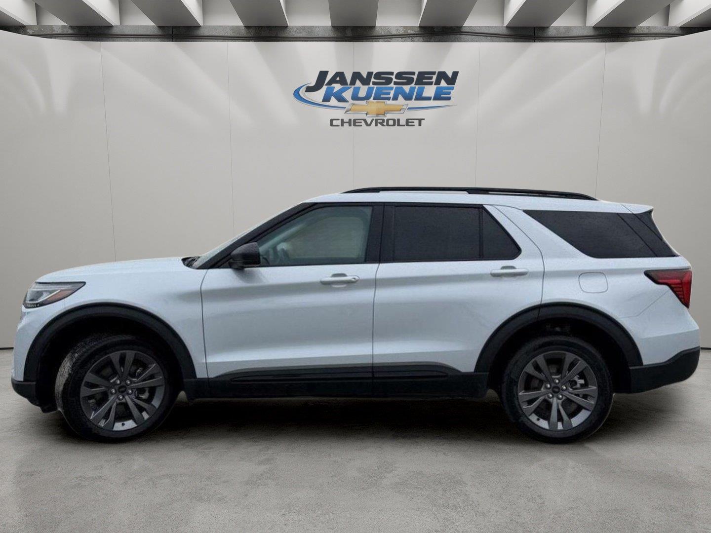 Space White 2026 Ford Explorer SUV / Crossover All-Wheel Drive Automatic