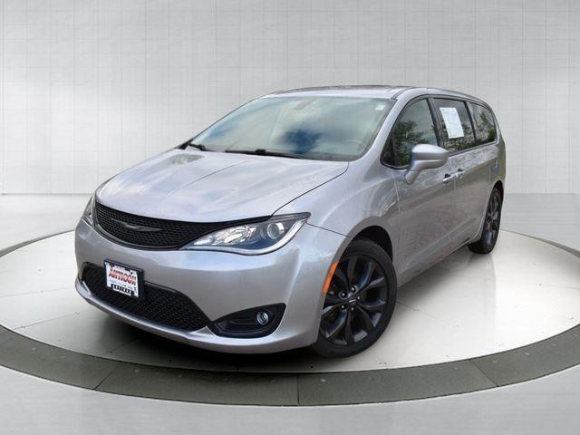 Billet Silver Metallic Clearcoat 2019 Chrysler Pacifica Touring Plus FWD Minivan Front-Wheel Drive 9-Speed Automatic
