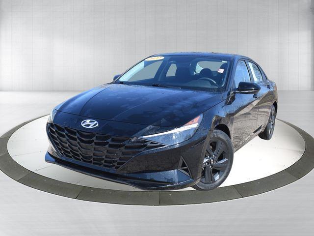 Phantom Black 2022 Hyundai Elantra SEL FWD Sedan Front-Wheel Drive Continuously Variable Transmission