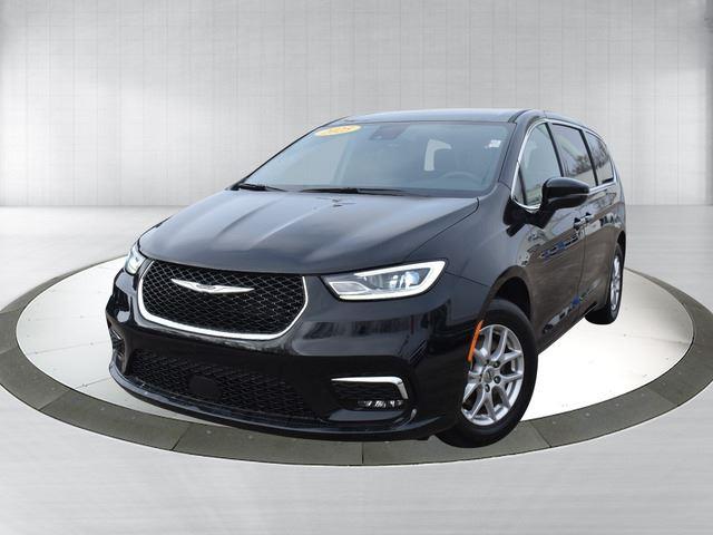 Diamond Black Crystal Pearlcoat 2025 Chrysler Pacifica Minivan Front-Wheel Drive 9-Speed Automatic