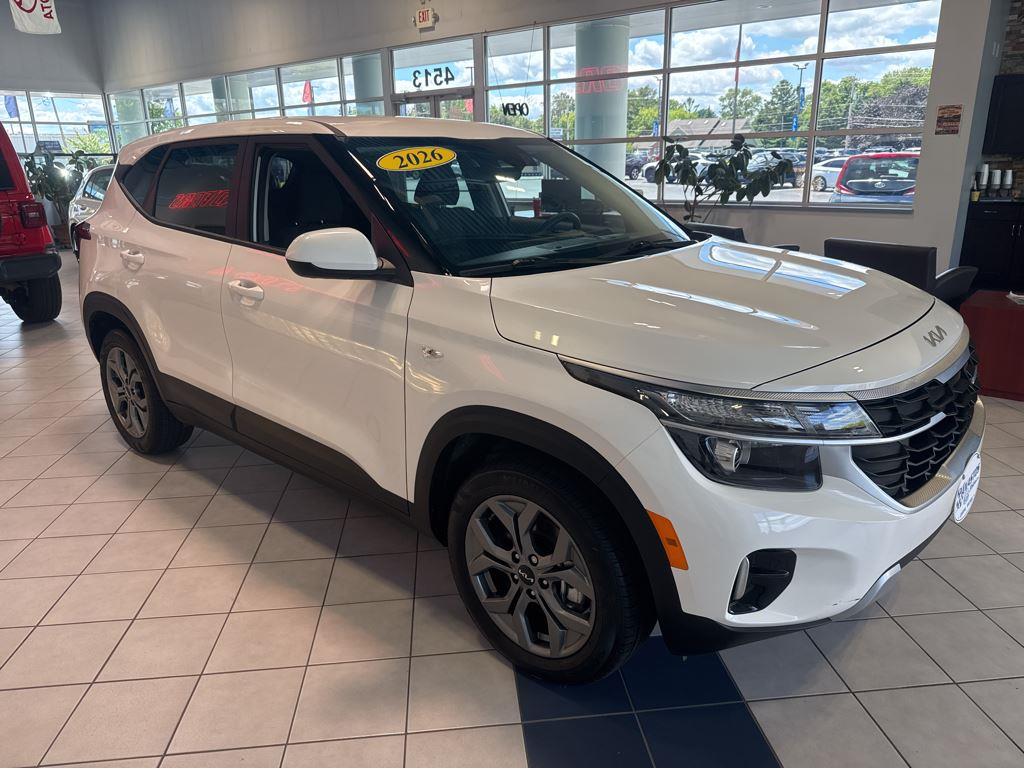 Snow White Pearl 2026 Kia Seltos SUV / Crossover All-Wheel Drive Continuously Variable Transmission