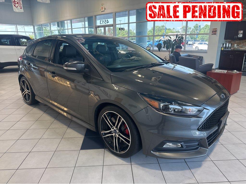 Gray (Magnetic Metallic) 2017 Ford Focus Hatchback Front-Wheel Drive 6-Speed Manual