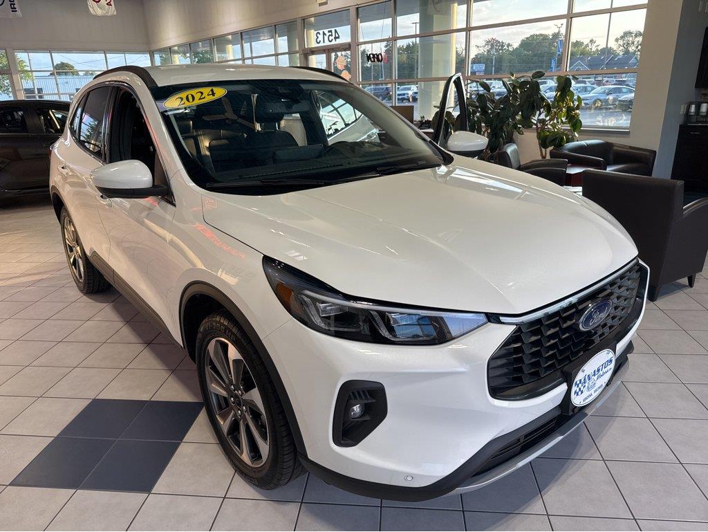 2024 Ford Escape Blanco (Star White Metallic Tri-Coat) SUV/Crossover Tracción en las cuatro ruedas Automática