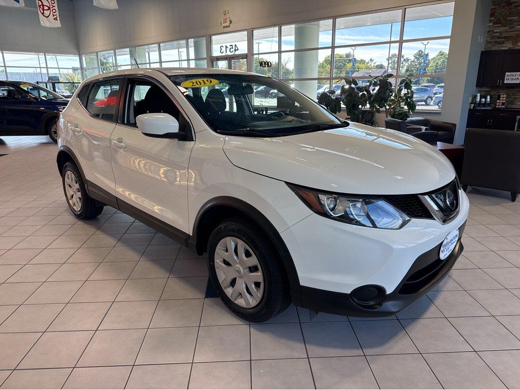 Glacier White 2019 Nissan Rogue Sport SUV / Crossover All-Wheel Drive Continuously Variable Transmission