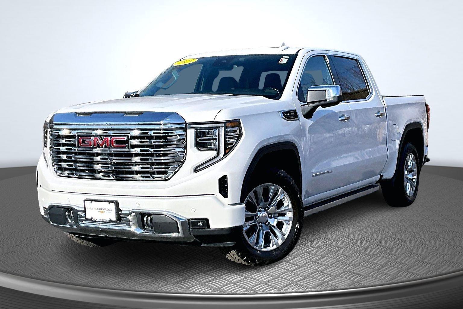 2023 GMC Sierra 4WD Crew Cab Short Box Denali's photo