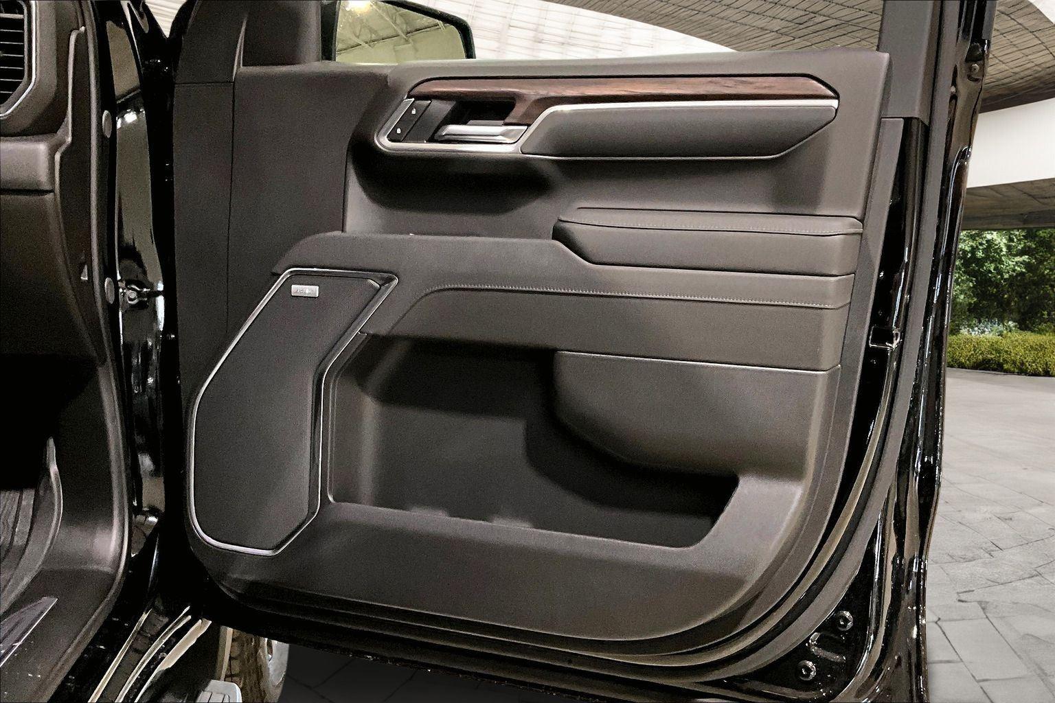 2026 GMC Sierra 1500 SLT - Photo 14