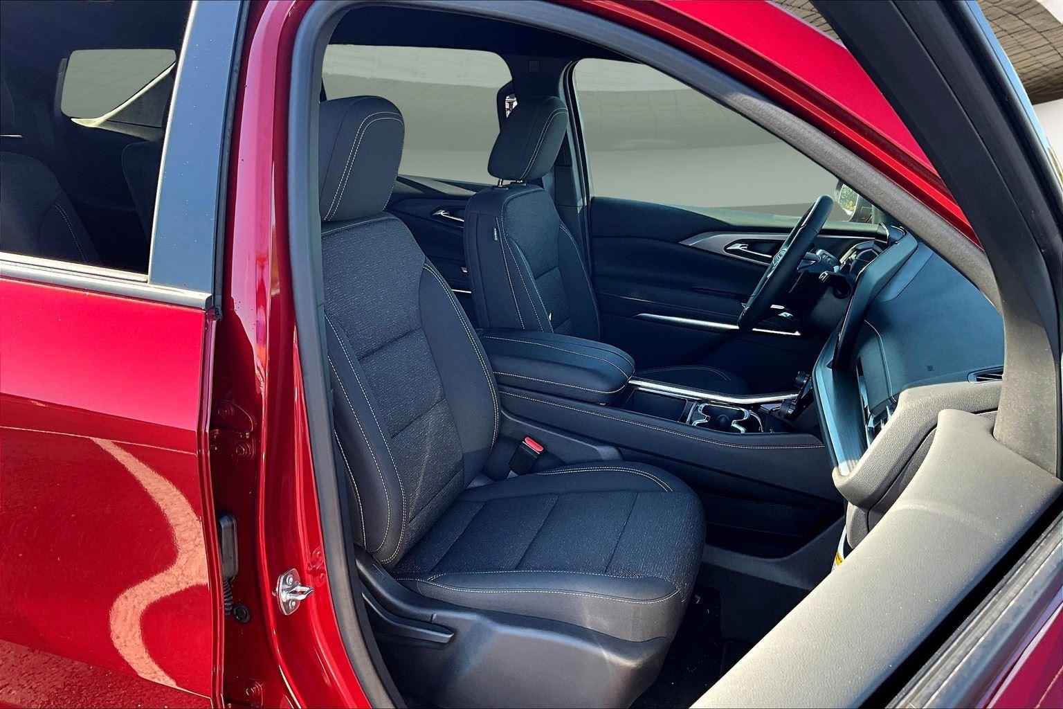 2025 Chevrolet Traverse LT - Photo 10