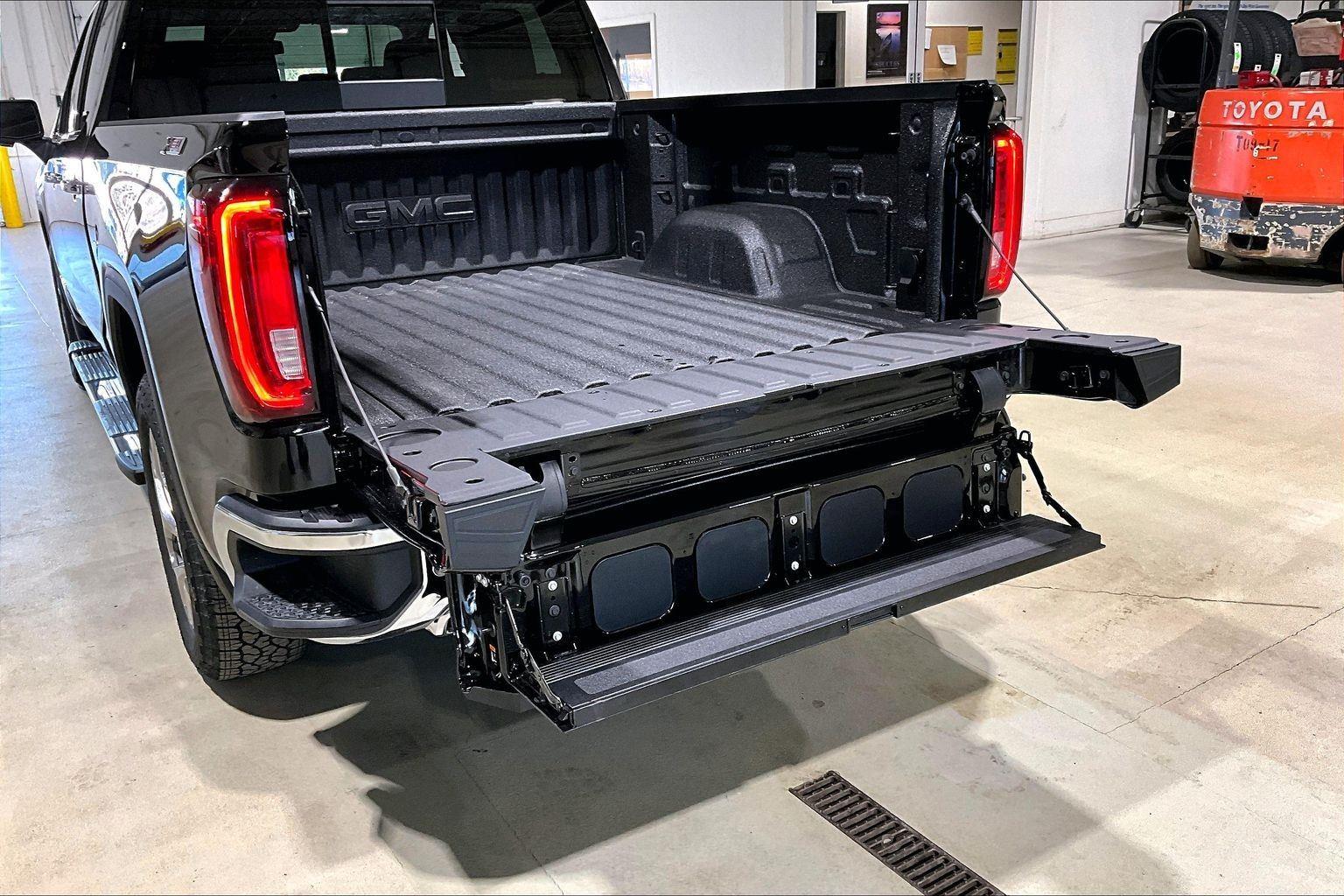 2026 GMC Sierra 1500 SLT - Photo 19
