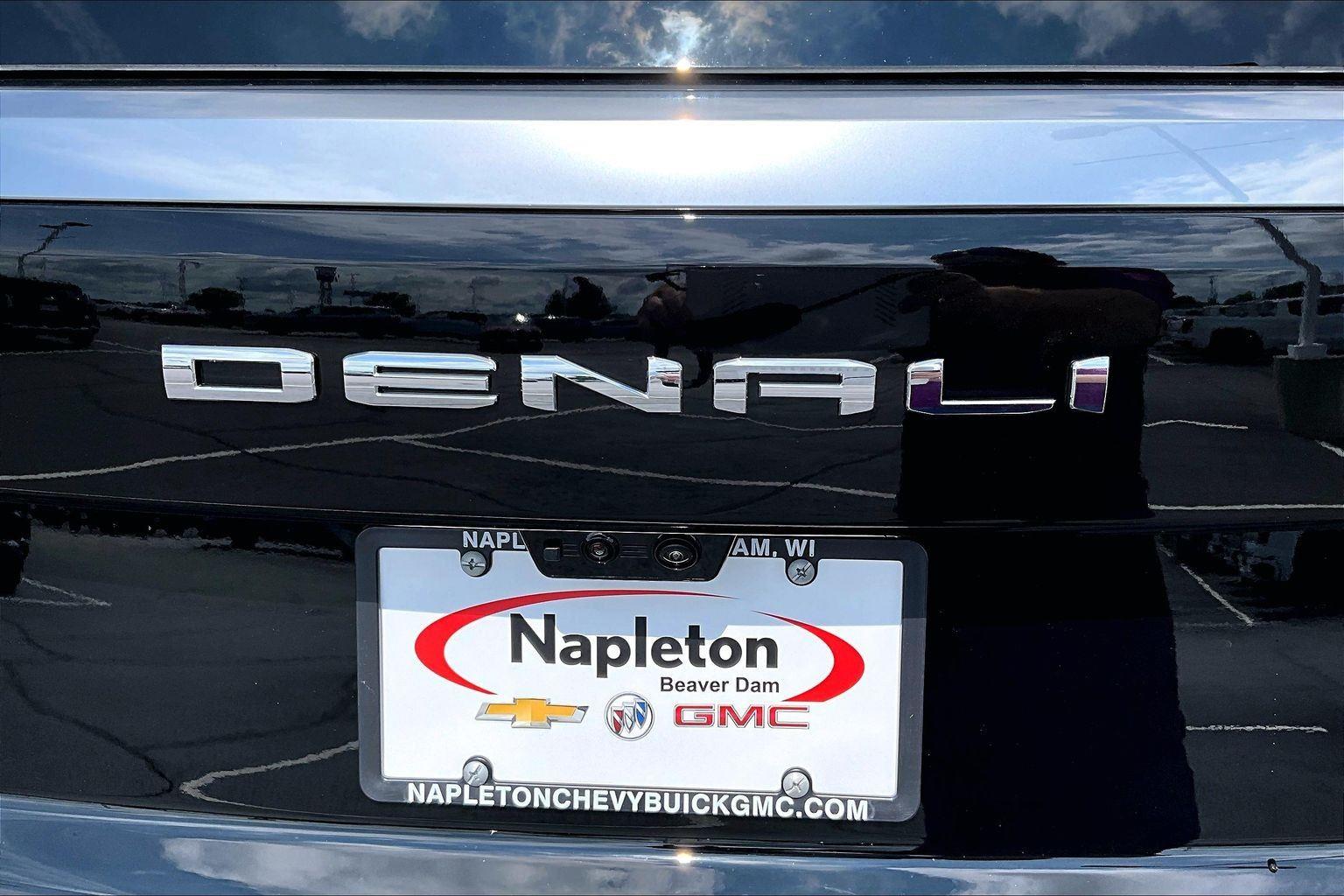 2026 GMC Yukon XL Denali - Photo 10