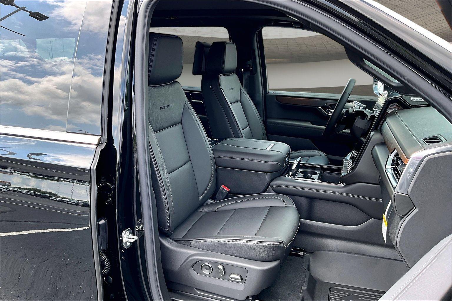 2026 GMC Yukon XL Denali - Photo 12