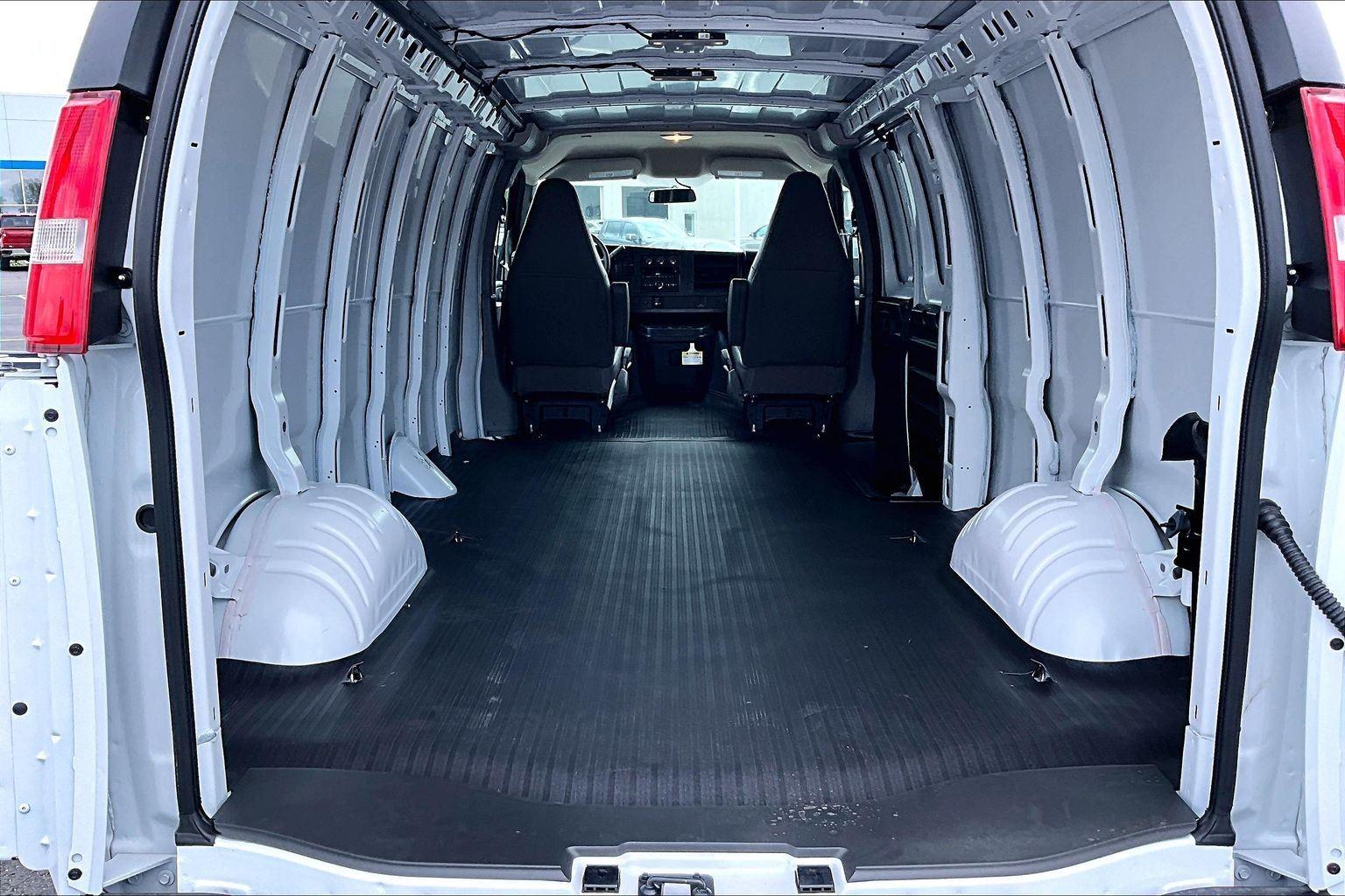 2026 Chevrolet Express Cargo Work Van - Photo 17
