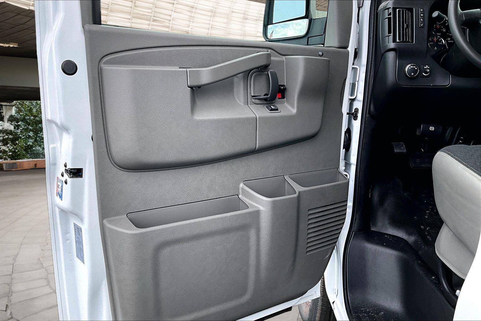 2026 Chevrolet Express Cargo Work Van - Photo 9