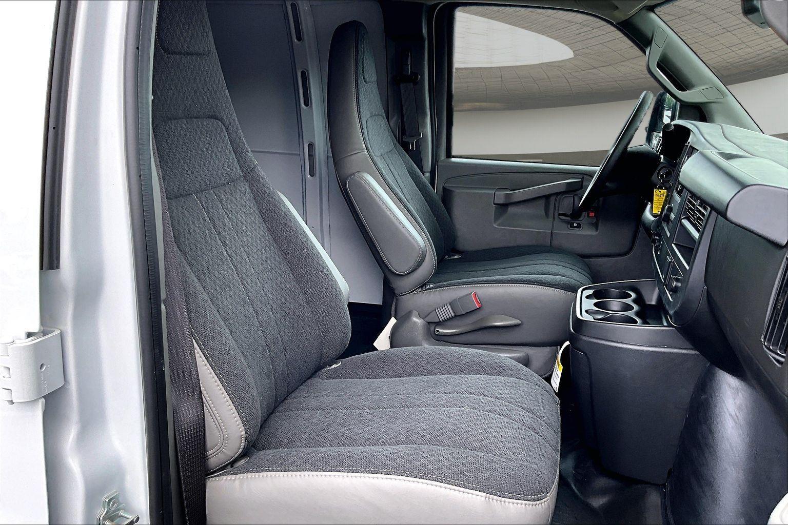 2026 Chevrolet Express Cargo Work Van - Photo 10