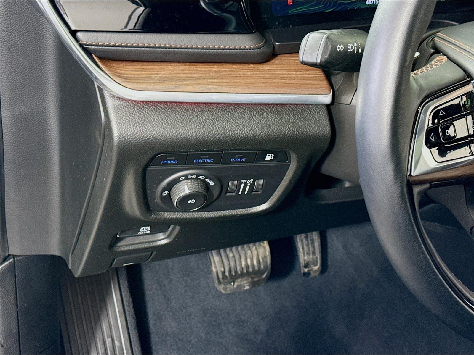 View vehicle photo 4