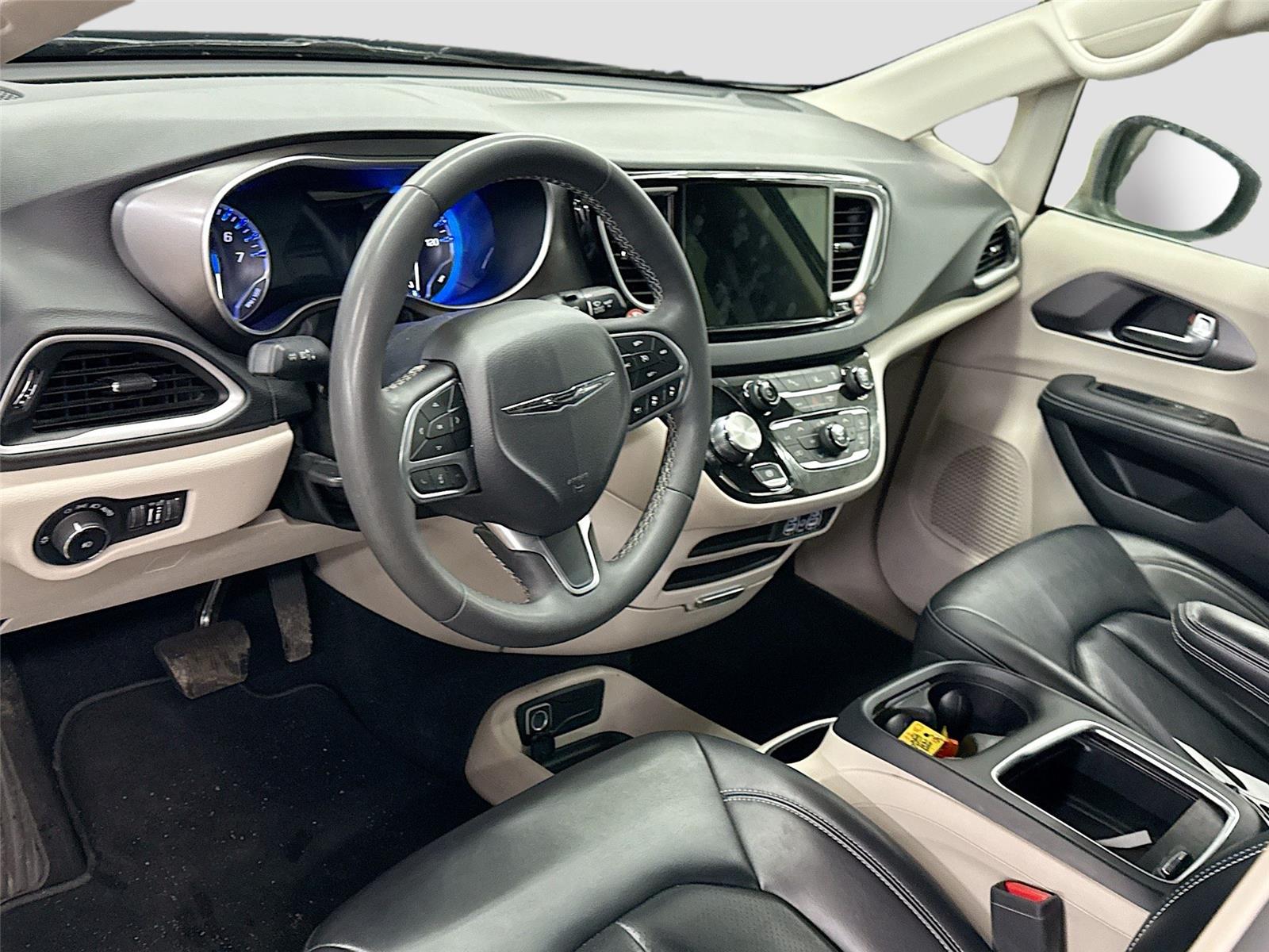 View vehicle photo 7