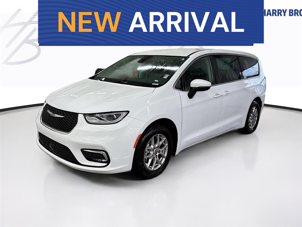 Bright White Clearcoat 2023 Chrysler Pacifica Touring L FWD Minivan Front-Wheel Drive 9-Speed Automatic