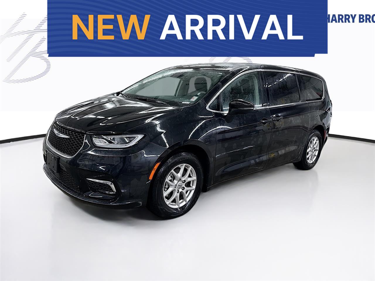 Brilliant Black Crystal Pearlcoat 2023 Chrysler Pacifica Touring L FWD Minivan Front-Wheel Drive 9-Speed Automatic