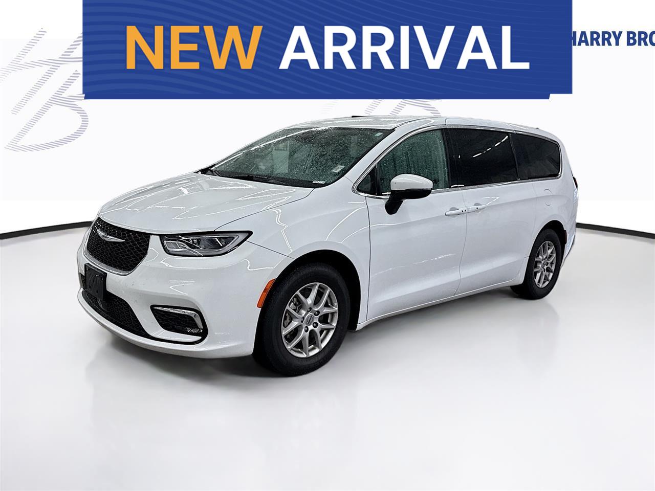 Bright White Clearcoat 2023 Chrysler Pacifica Touring L FWD Minivan Front-Wheel Drive 9-Speed Automatic