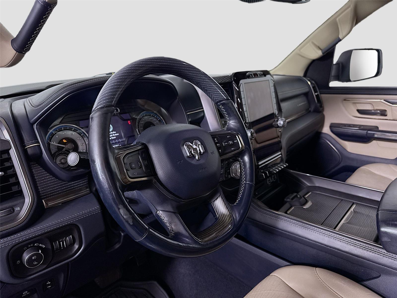 View vehicle photo 3