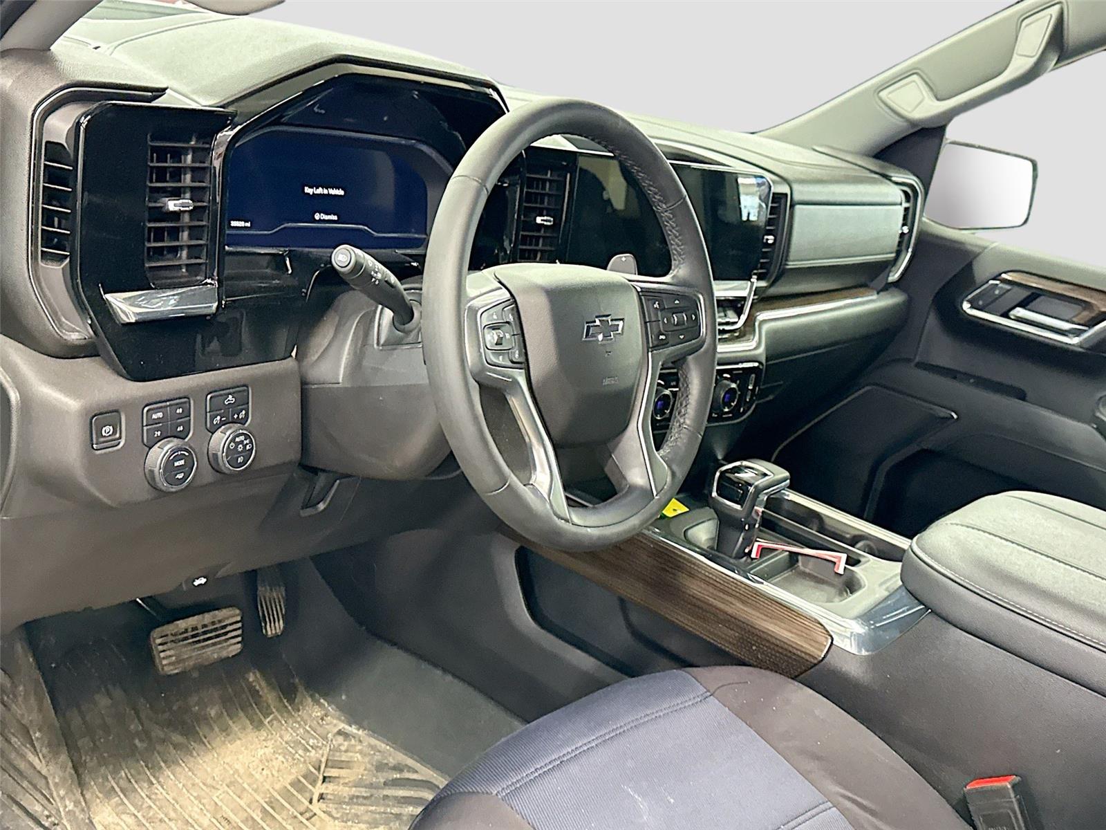 View vehicle photo 7