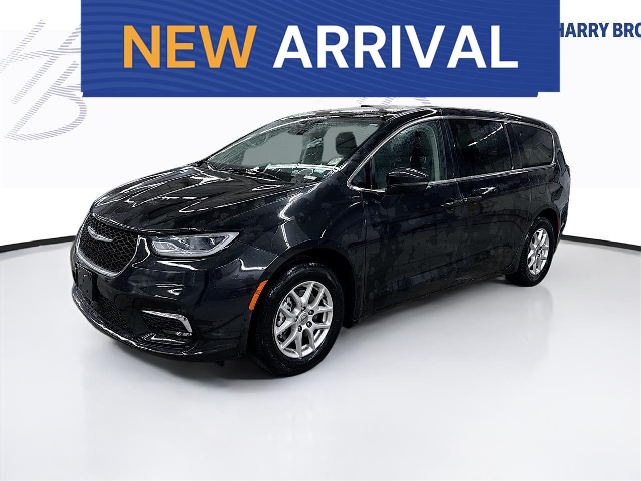 Brilliant Black Crystal Pearlcoat 2023 Chrysler Pacifica Touring L FWD Minivan Front-Wheel Drive 9-Speed Automatic