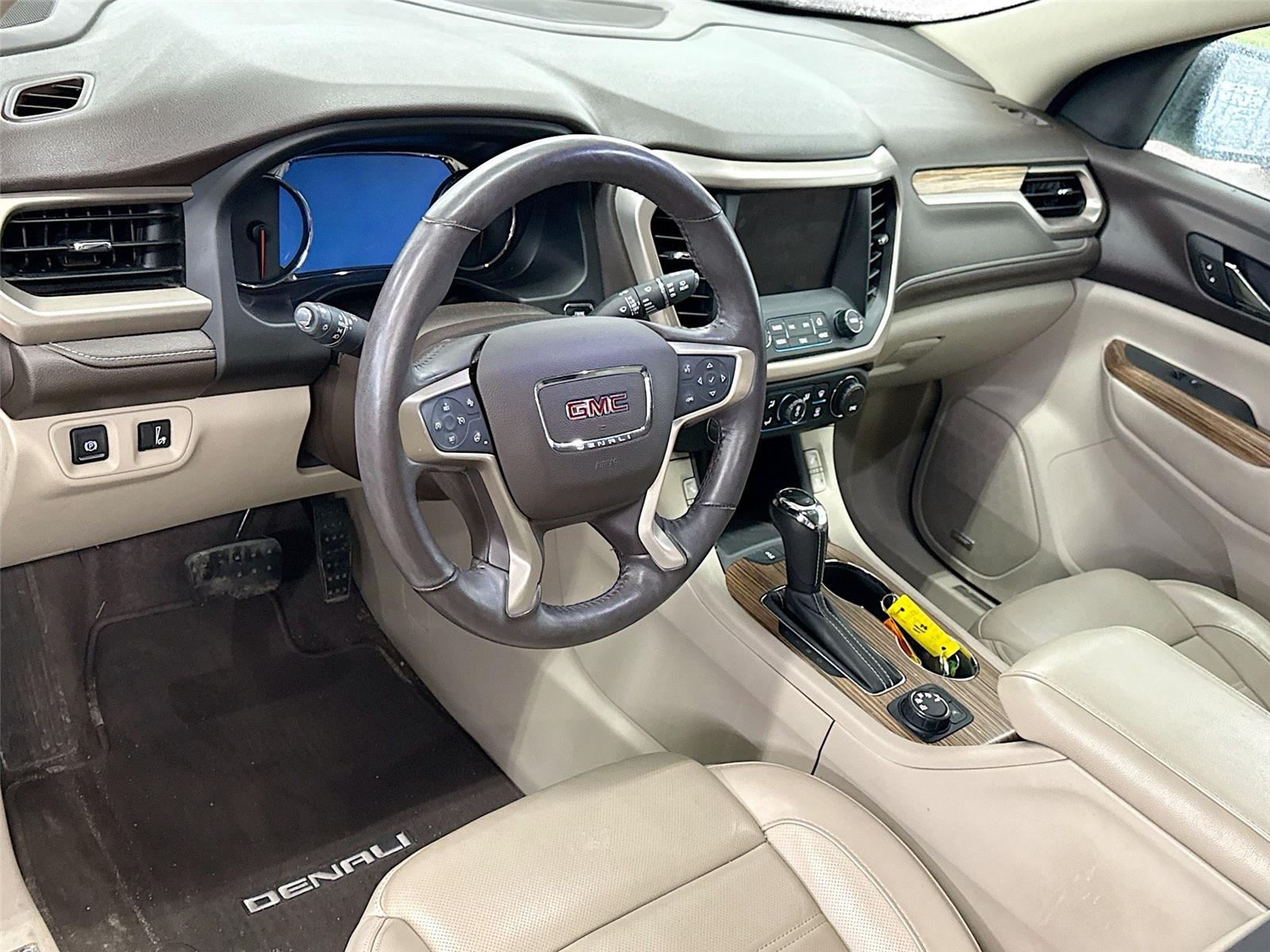 View vehicle photo 7