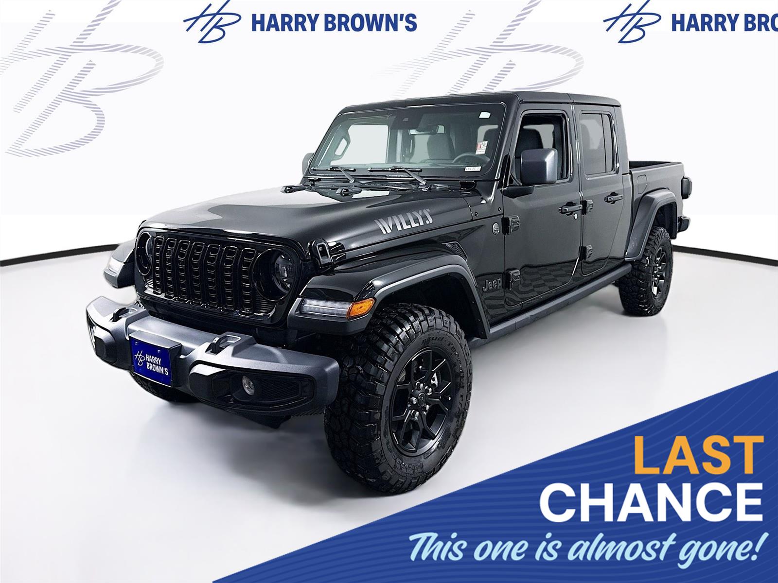 Black Clearcoat 2025 Jeep Gladiator Willys Crew Cab 4WD Pickup Truck Four-Wheel Drive 8-Speed Automatic