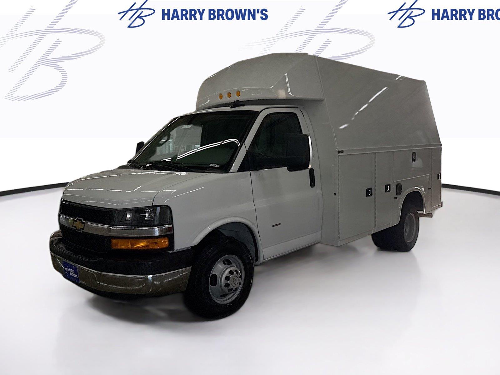 Summit White 2026 Chevrolet Express Chassis Van Rear-Wheel Drive 8-Speed Automatic