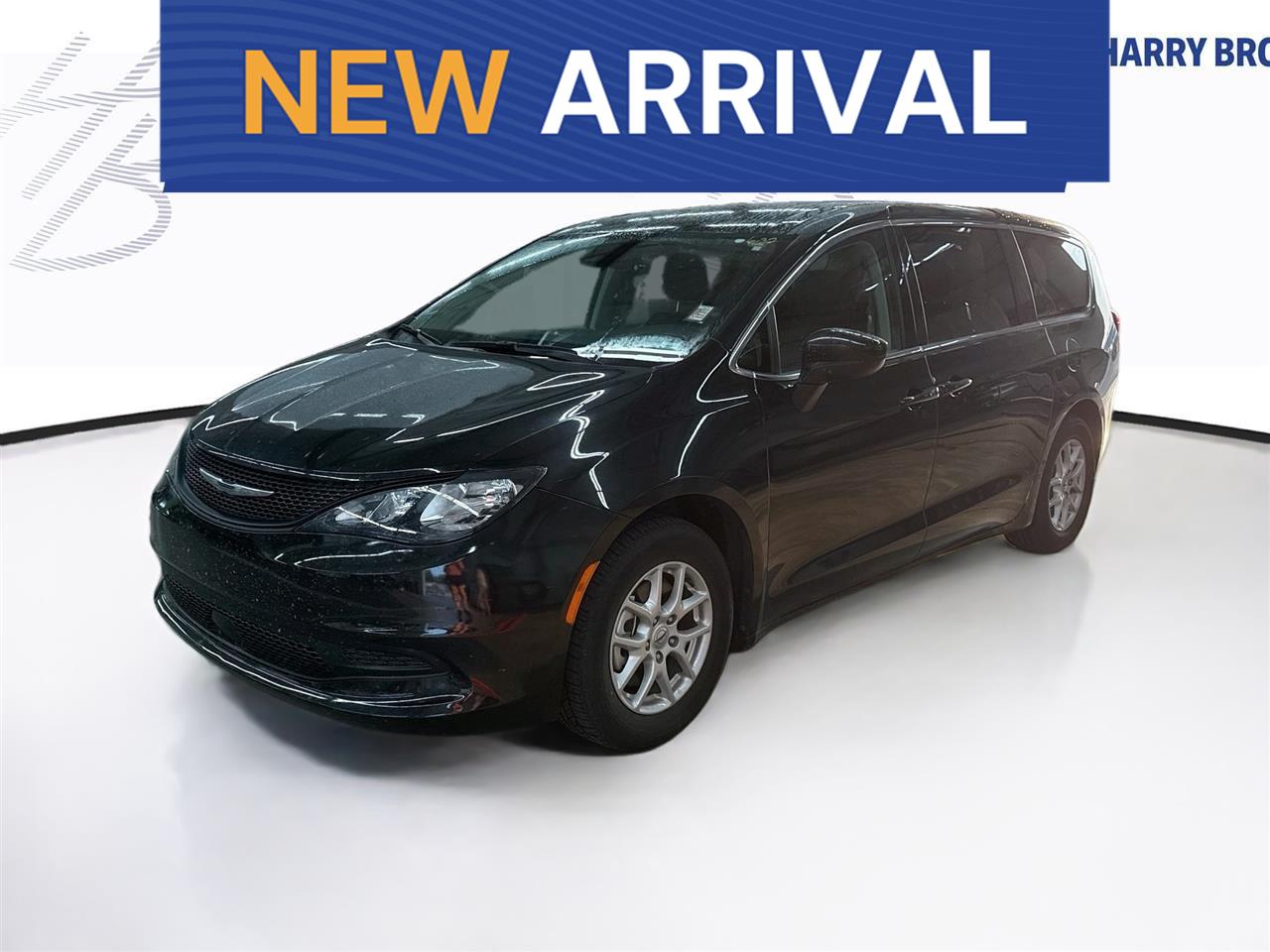 Brilliant Black Crystal Pearlcoat 2023 Chrysler Voyager Minivan Front-Wheel Drive 9-Speed Automatic