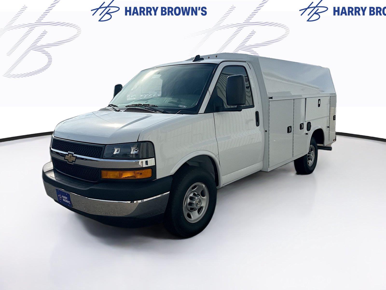 Summit White 2026 Chevrolet Express Chassis Van Rear-Wheel Drive 8-Speed Automatic